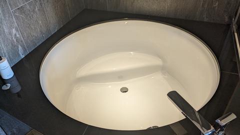 Modern circular bathtub