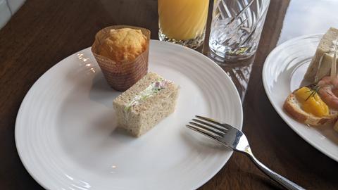 Sandwiches, muffins, and juice