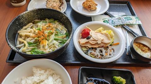 朝食：はりはりうどんは絶対に！