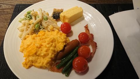 盛りだくさんの朝食ビュッフェプレート