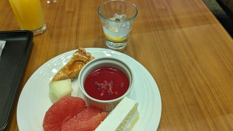 デザート盛り合わせと飲み物