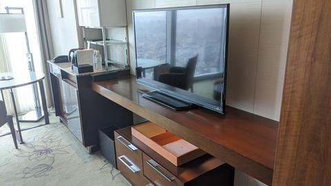 テレビとミニバー