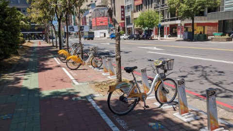 ホテル近くのYouBikeスタンド
