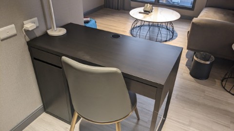 部屋の中へ