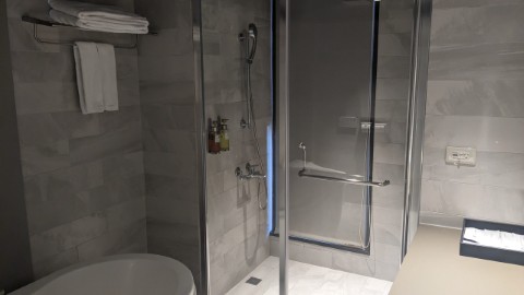 部屋の中へ