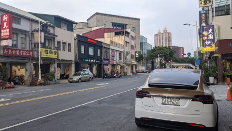 ホテル前の道