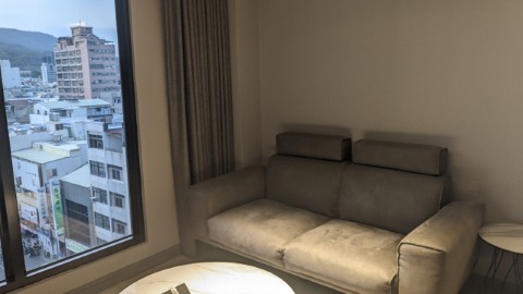 部屋の中へ