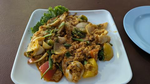 Pu-Nim Pad Pong Karee (Stir-fried Squid with Curry Powder)